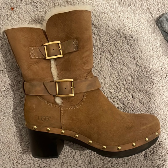 UGG NWOB fleece lined ankle boots in camel suede with rivet detail - Picture 1 of 1